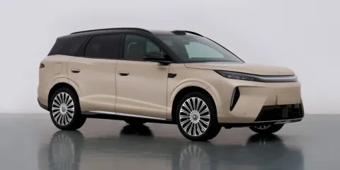 BYD готовит премиальный кроссовер Tang с гигантскими экранами для пассажиров