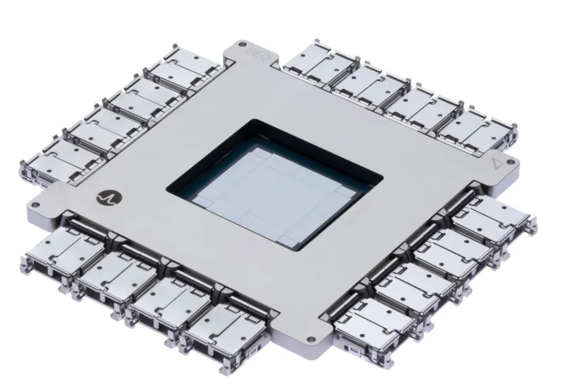 Broadcom Tomahawk 6 — Davisson с 16 оптическими модулями на базе TSMC COUPE / Broadcom.